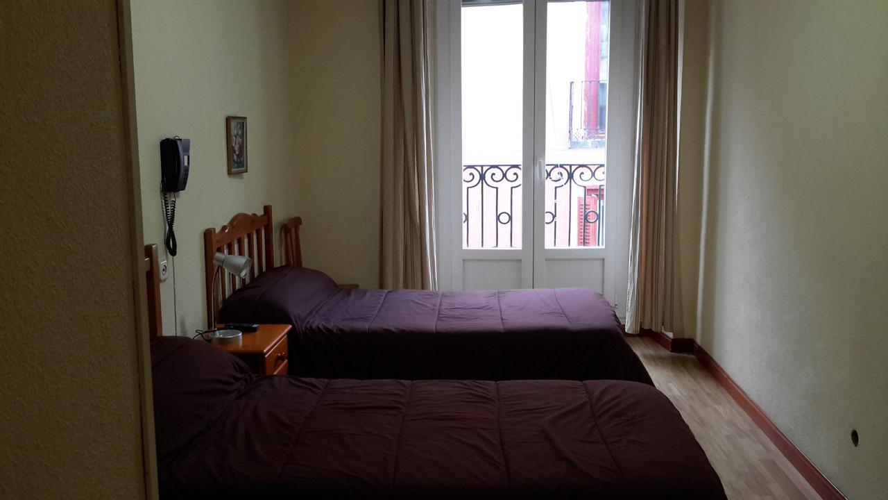 Hostal Río Paraná Madrid Exterior foto