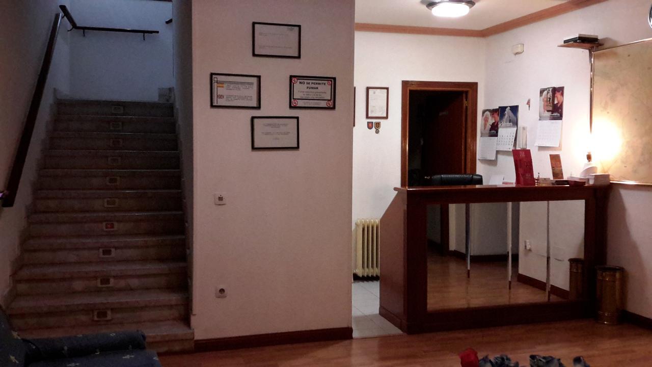Hostal Río Paraná Madrid Exterior foto
