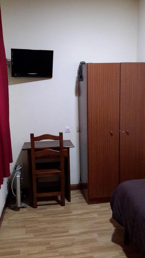 Hostal Río Paraná Madrid Exterior foto
