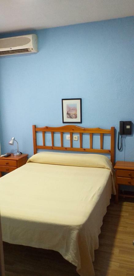 Hostal Río Paraná Madrid Exterior foto